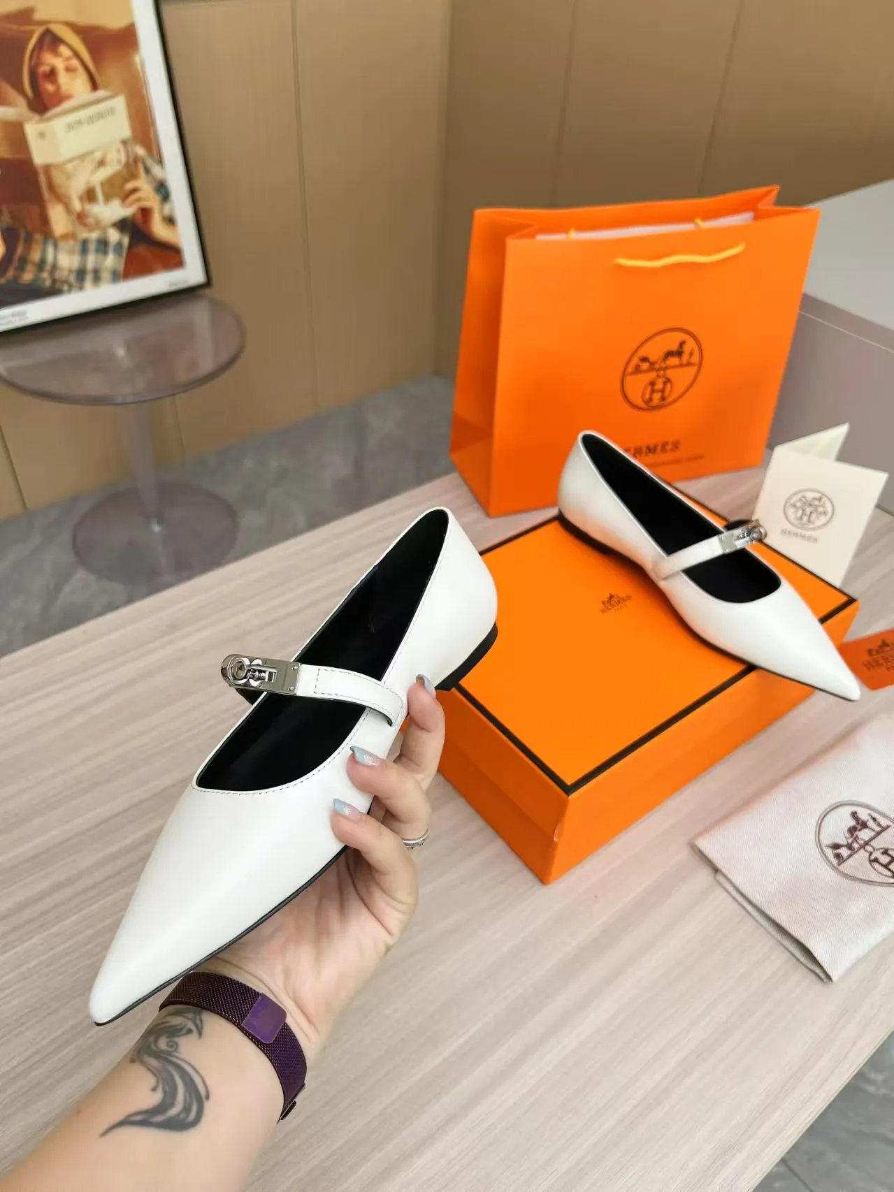 👟👟Ex-factory price 520👟👟, 2025 top product Hermes new genuine handmade shoes, purely handmade, a must-collect item! The perfect holiday accessory! Our pursuit of quality products is always the best! Don't give in! Comfort and originality, not following trends, and not deliberately expressing oneself are the consistent pursuits of Hermes and its fans! [Material] Upper: top layer leather, lining: genuine leather. Size 35-42